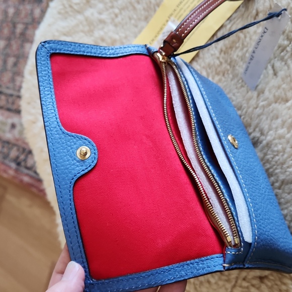 Gorgeous NWT Dooney & Bourke Blue Pebbled Leather Flap Over Wristlet 💙 - Picture 11 of 15